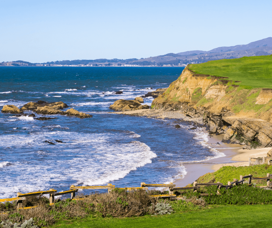 Image of the ocean at Half Moon Bay in California