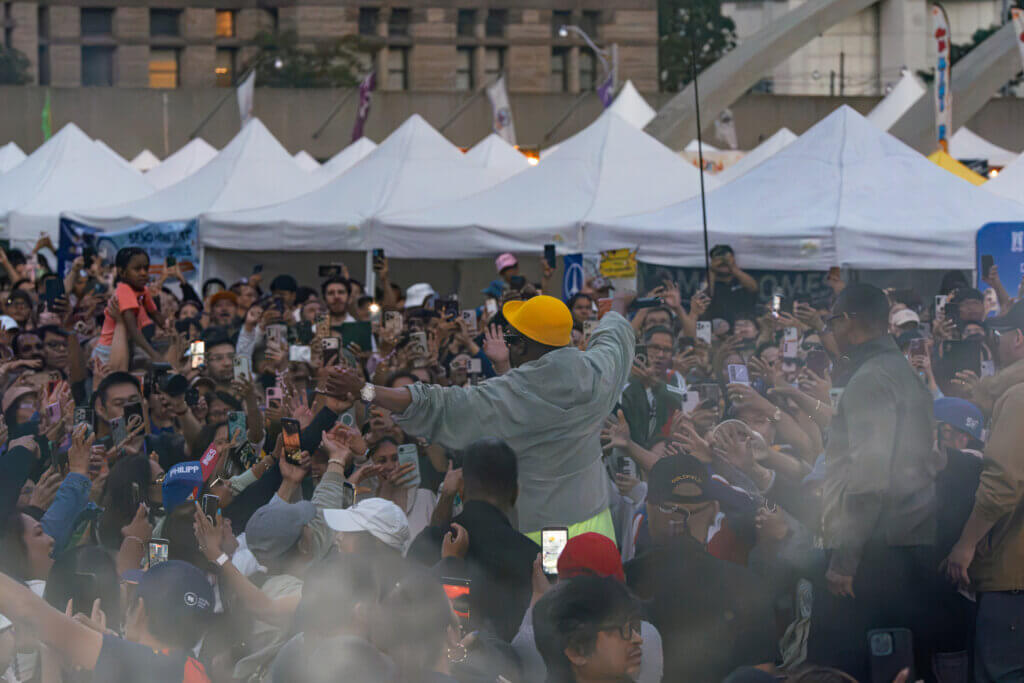 Apl.de.Ap performs among festivalgoers during his headline set at the Mabuhay Philippines Festival. Photo by Luis Miguel De Castro