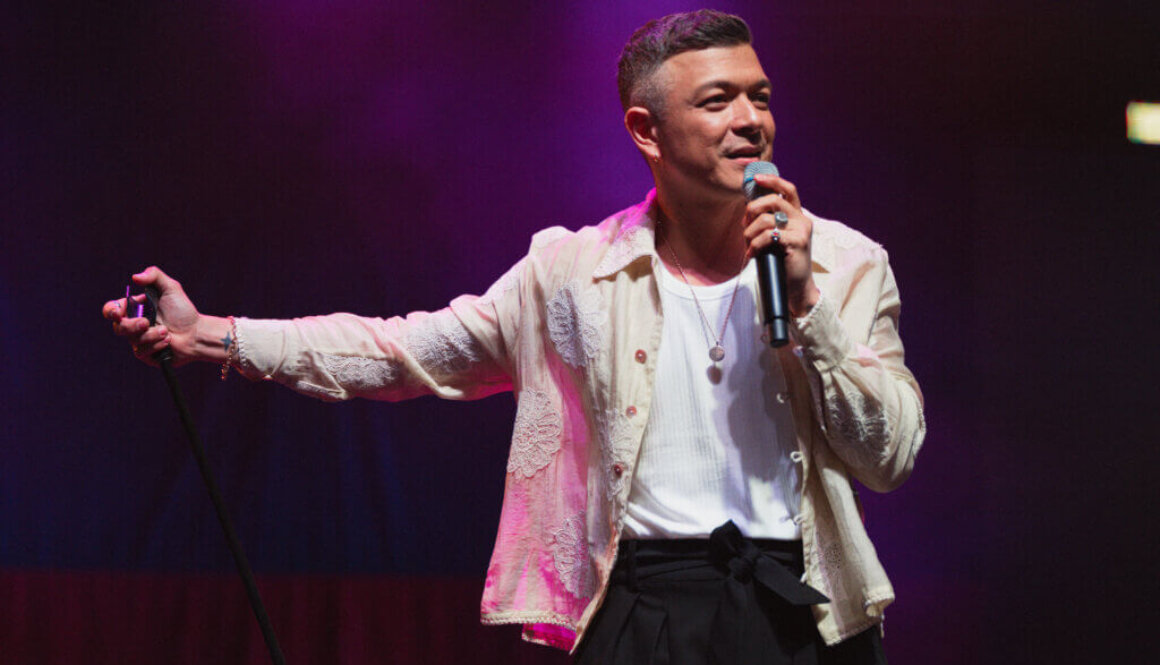 Jericho Rosales addresses the crowd during his headline appearance. Photo by Luis Miguel De Castro
